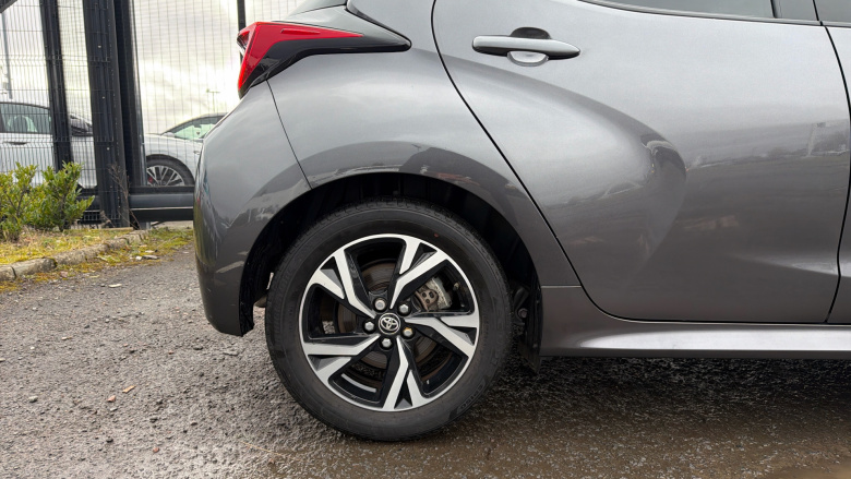 Toyota Yaris 1.5 Hybrid Design 5dr CVT Hybrid Hatchback